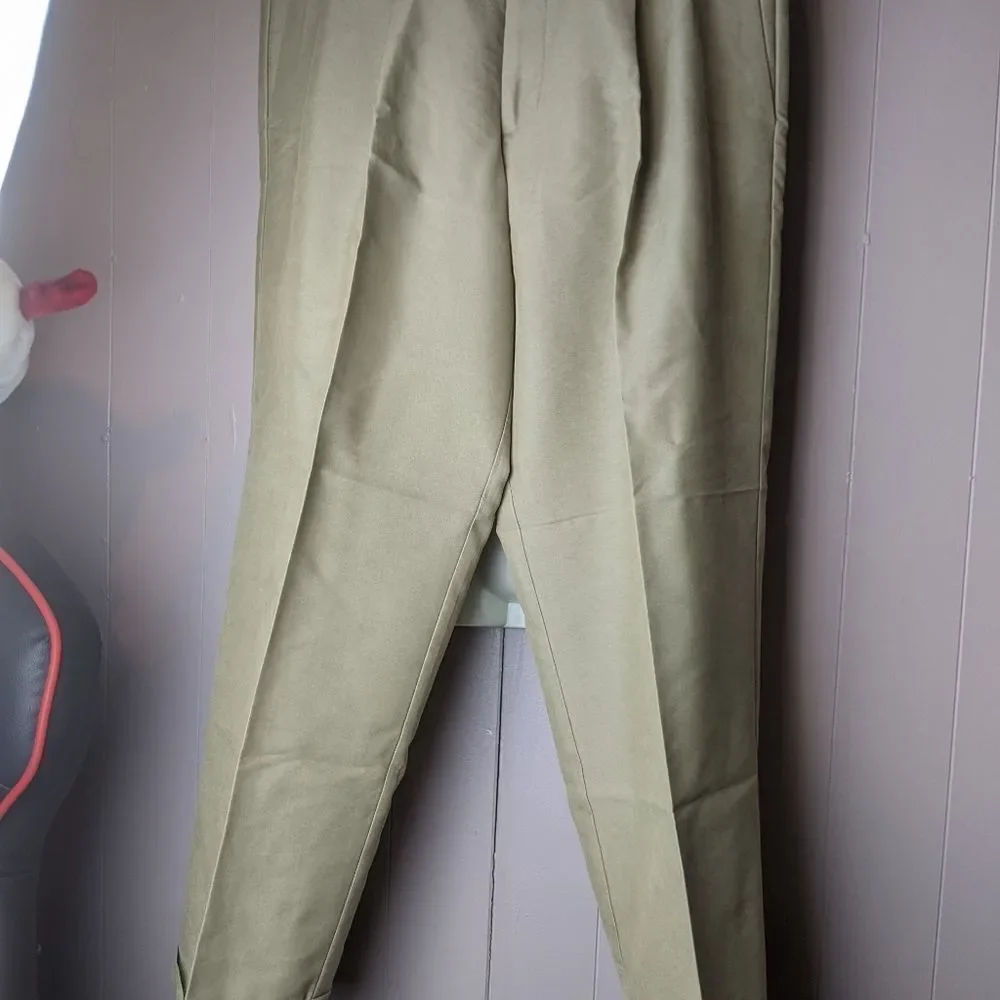 Dockers pants very